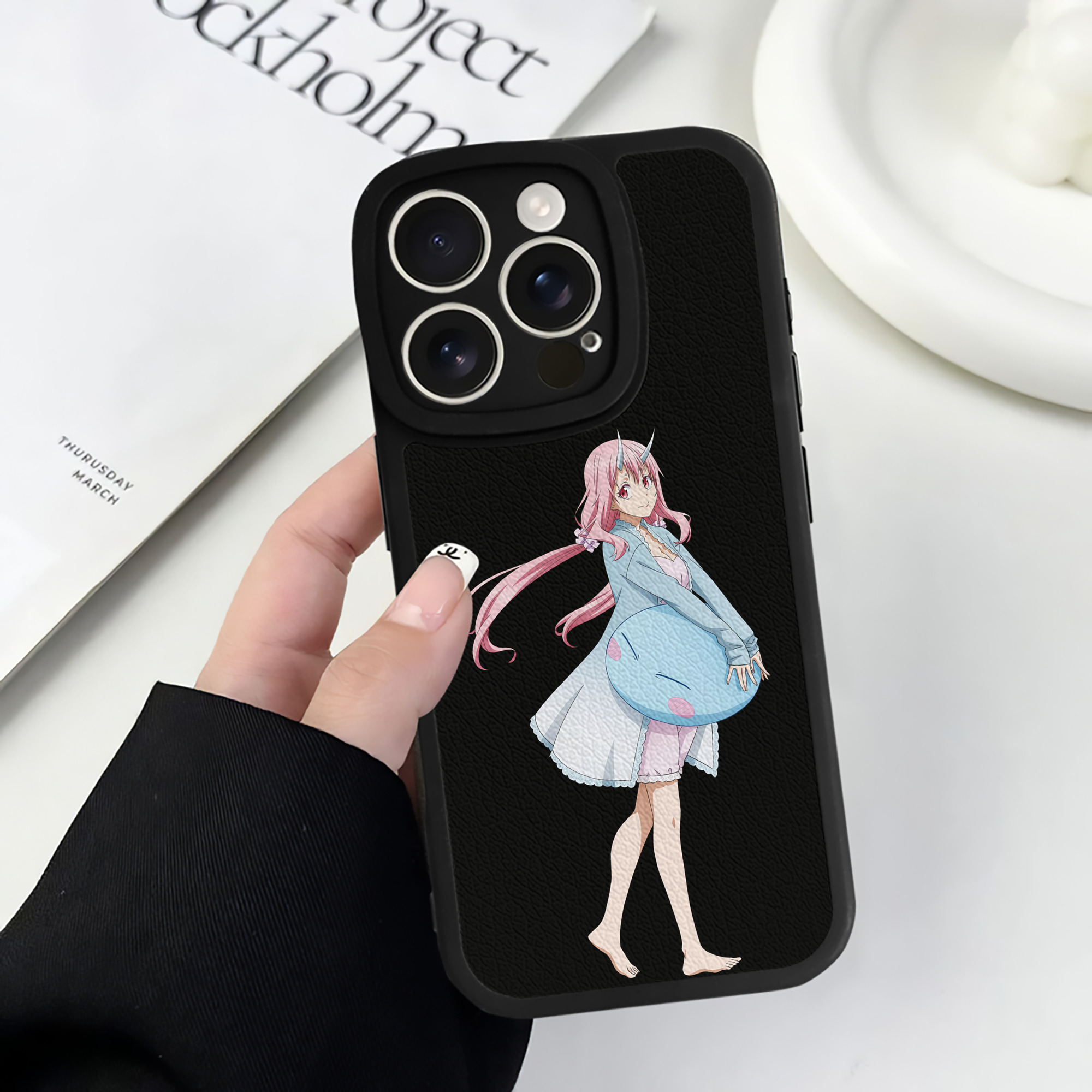 （画像用） 転スラ Regarding Reincarnated to Slime 【iPhone 16シリーズ対応】シリコンスマホケース（レザー調） 材質：シリコン